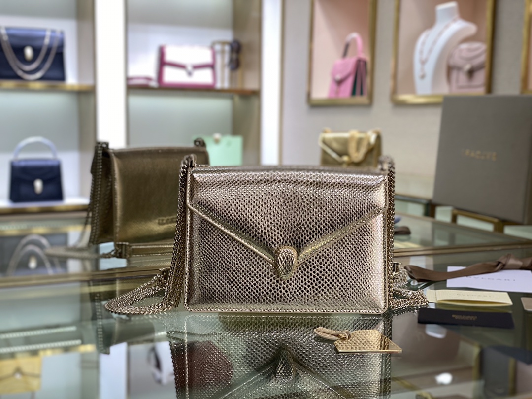 Handbags Bvlgari SERPENTI MULTICHAIN size:19*13.5*6 cm - vstockx