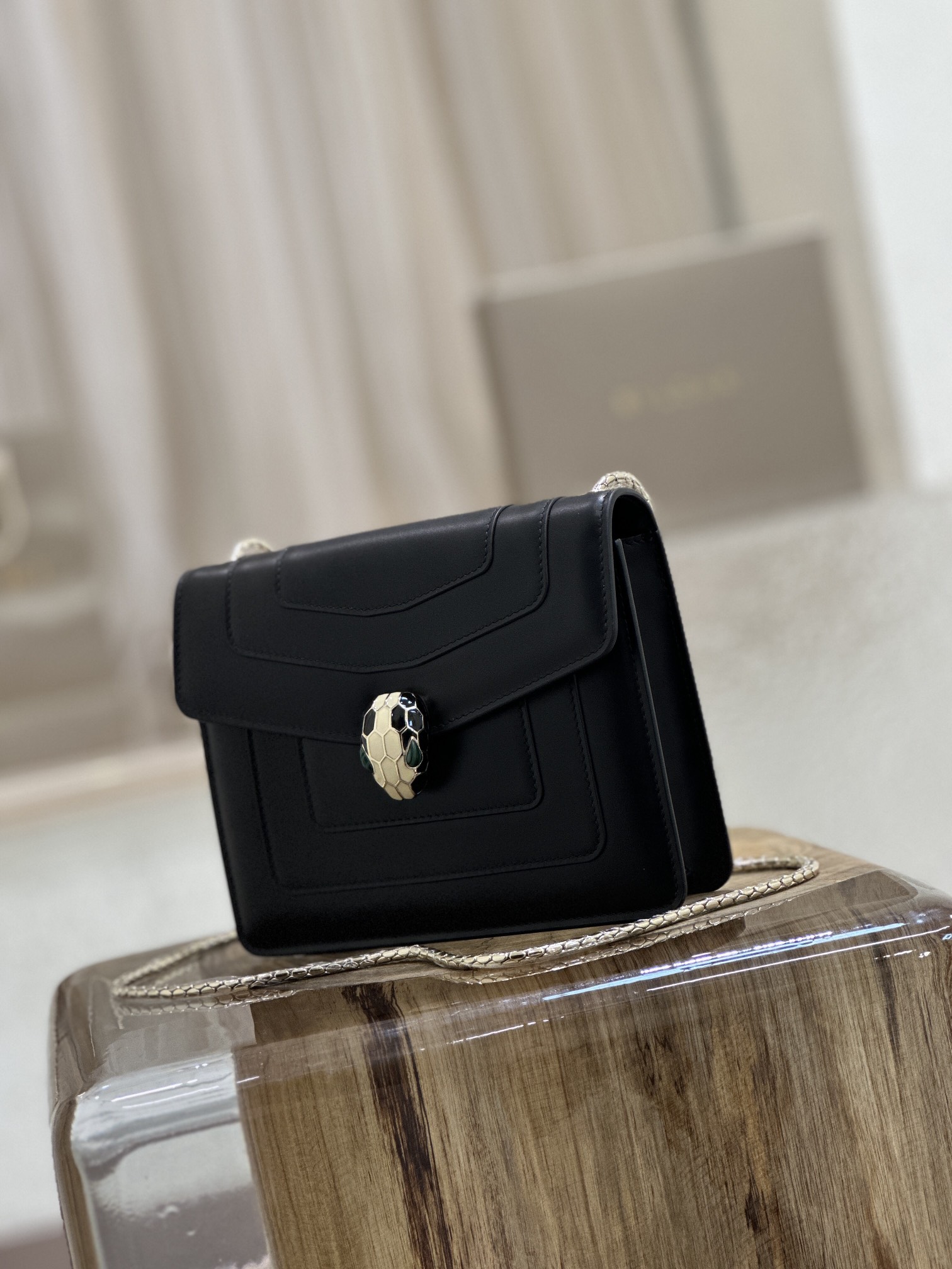 Handbags Bvlgari Serpenti Forever 35107 size:20*15*5 cm - vstockx