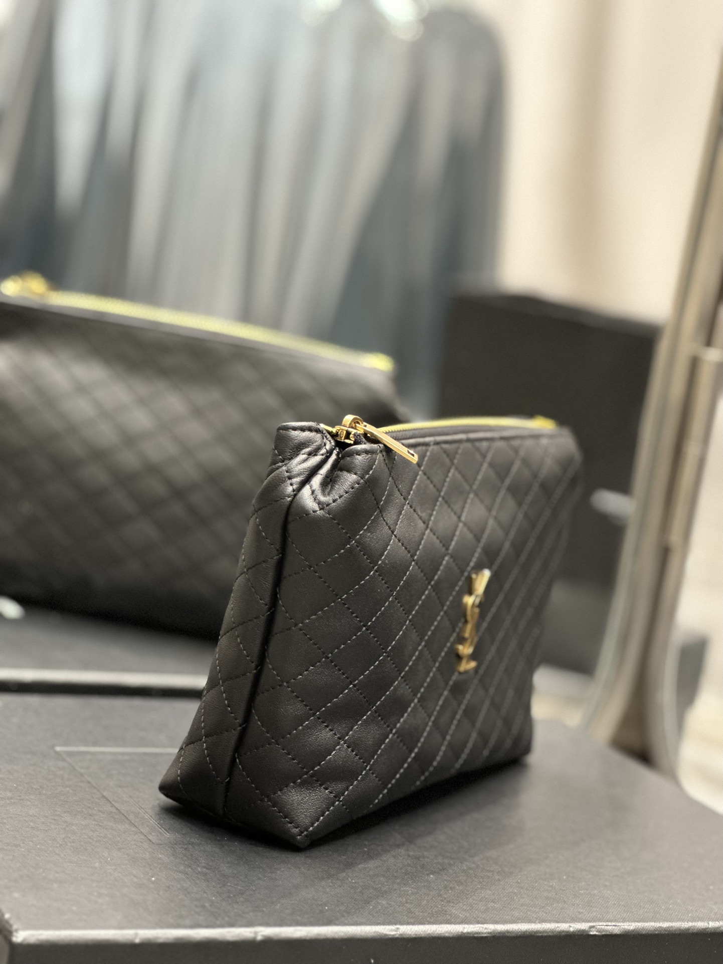 Handbags SAINT LAURENT 733955 size 23  17  5 cm - vstockx