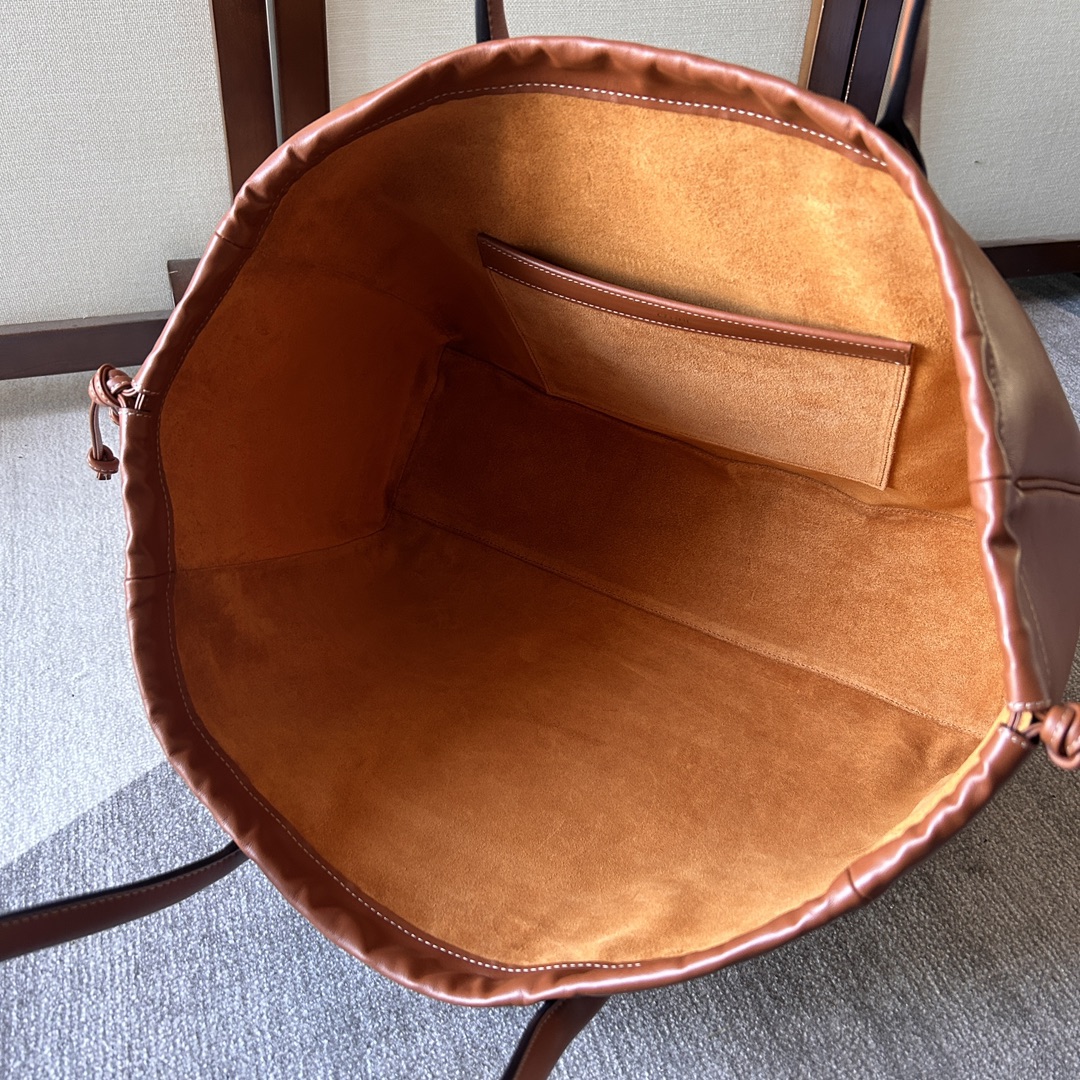 Handbags CELIN CABAS TRIOMPHE 199973 size:44 * 28 *18 cm - vstockx