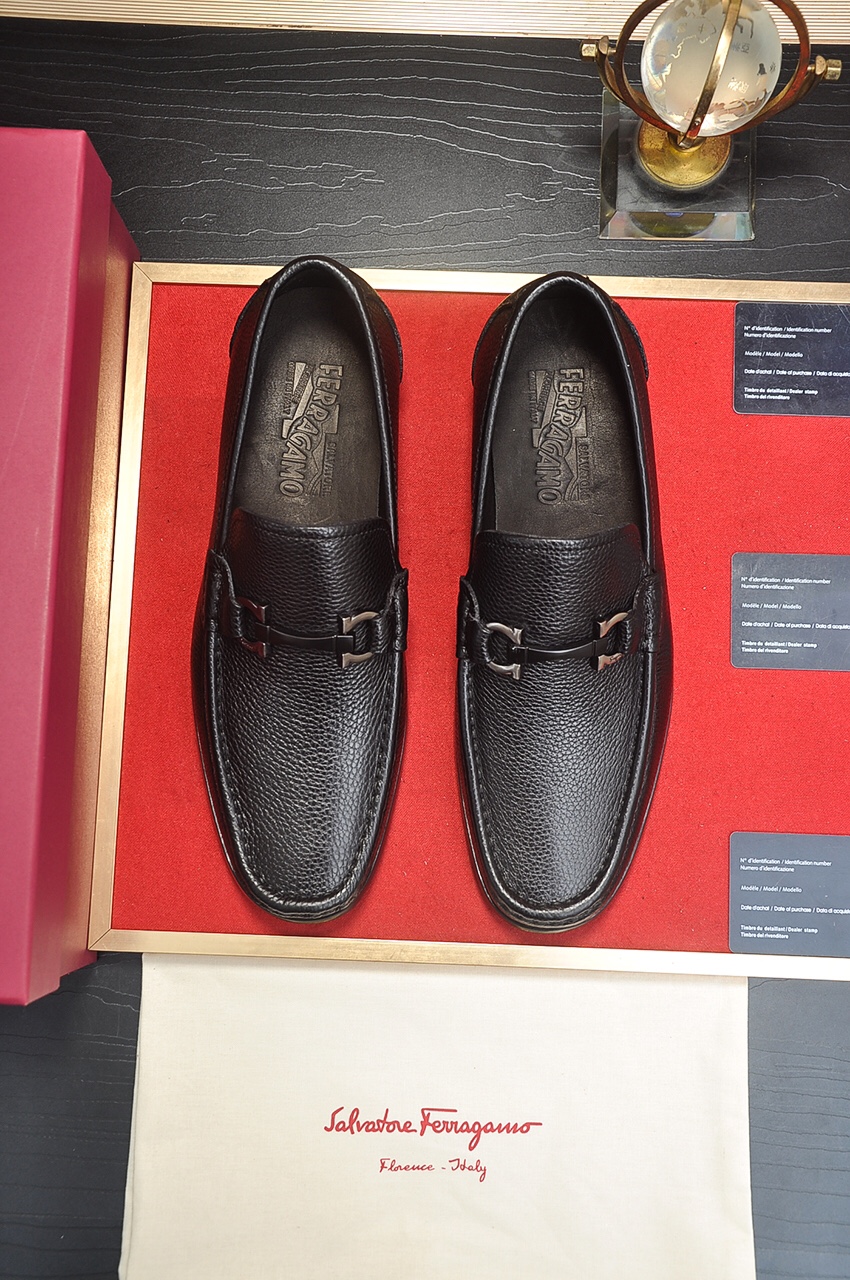 Salvatore Ferragamo Boots 4 - vstockx