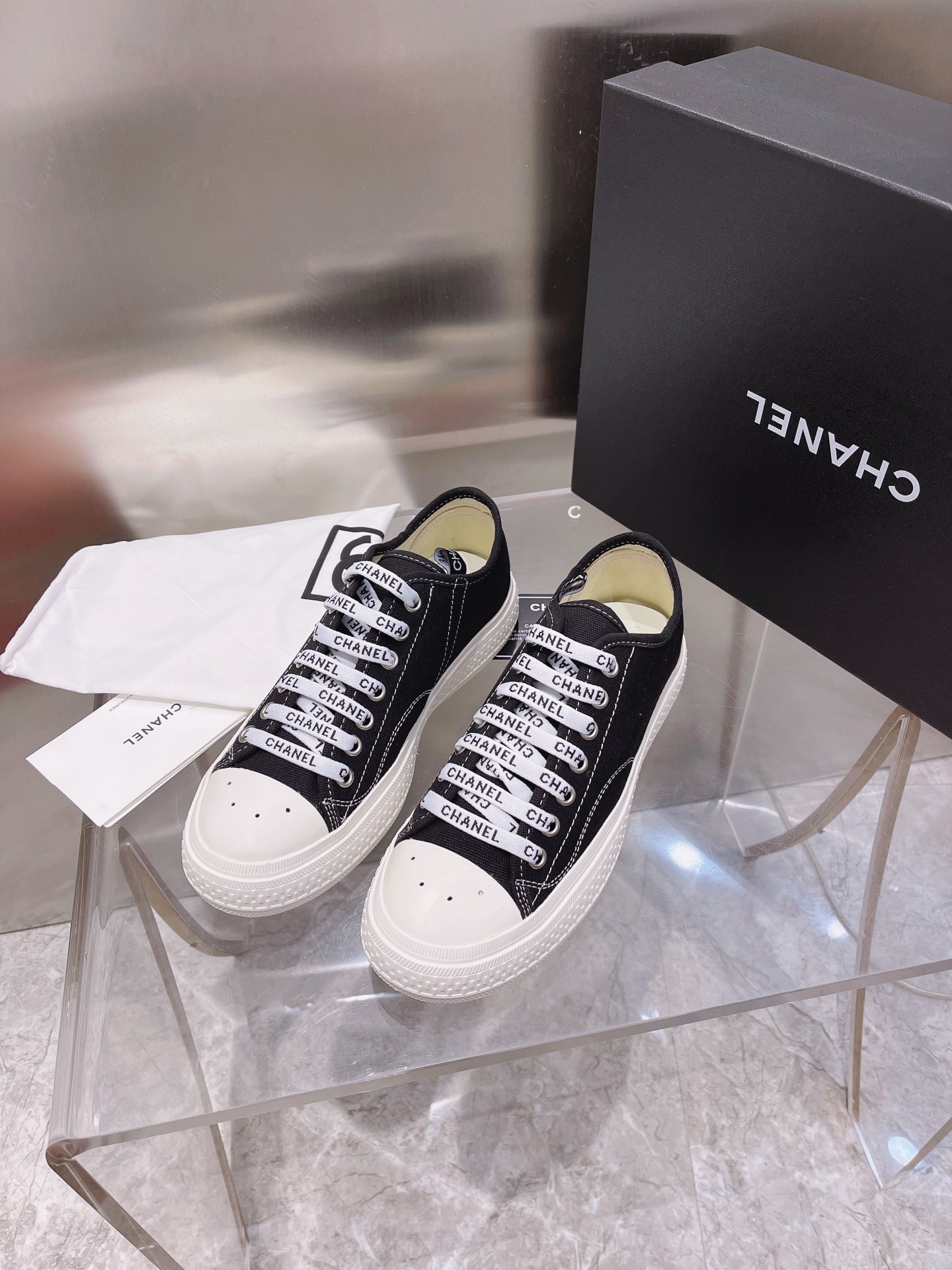 Chanel Flat canvas Sneaker 9 - vstockx