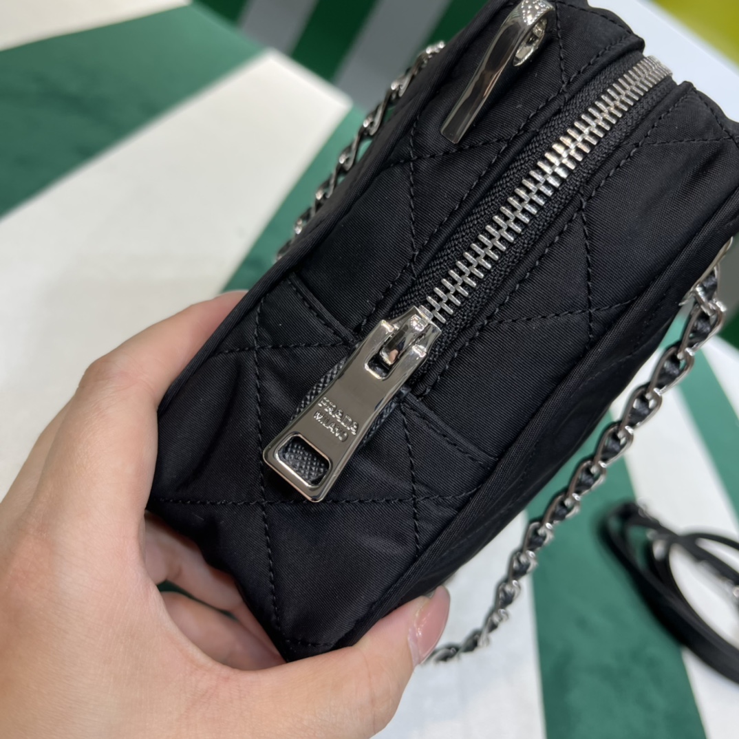 Handbags Handbags Prada 1BH910 size:21.5*15*6 cm - vstockx