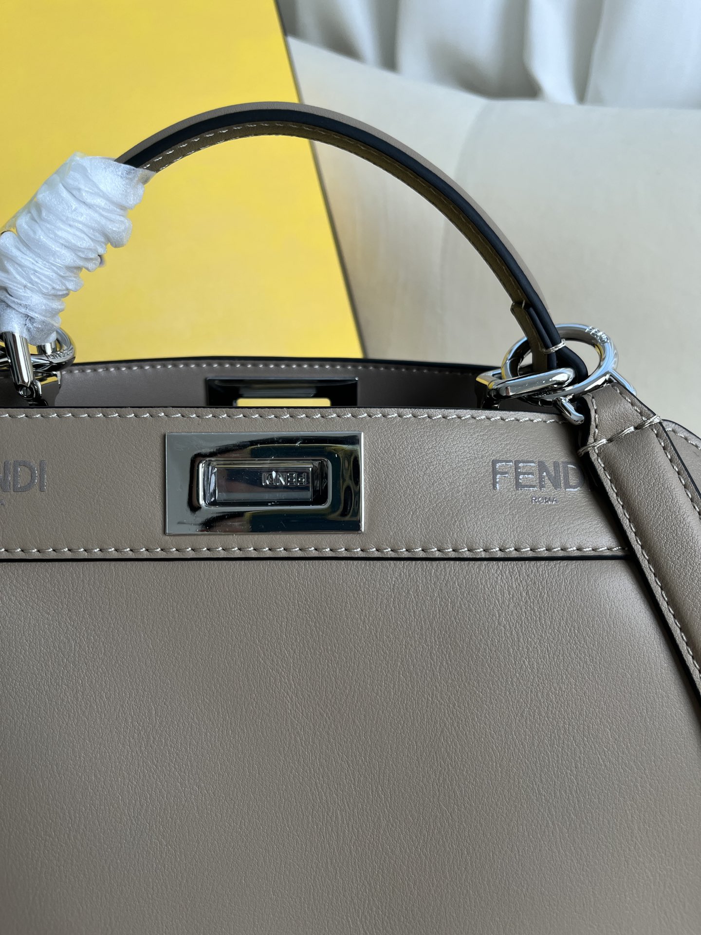 handbags FENDI 210 size:27*11*20cm - vstockx