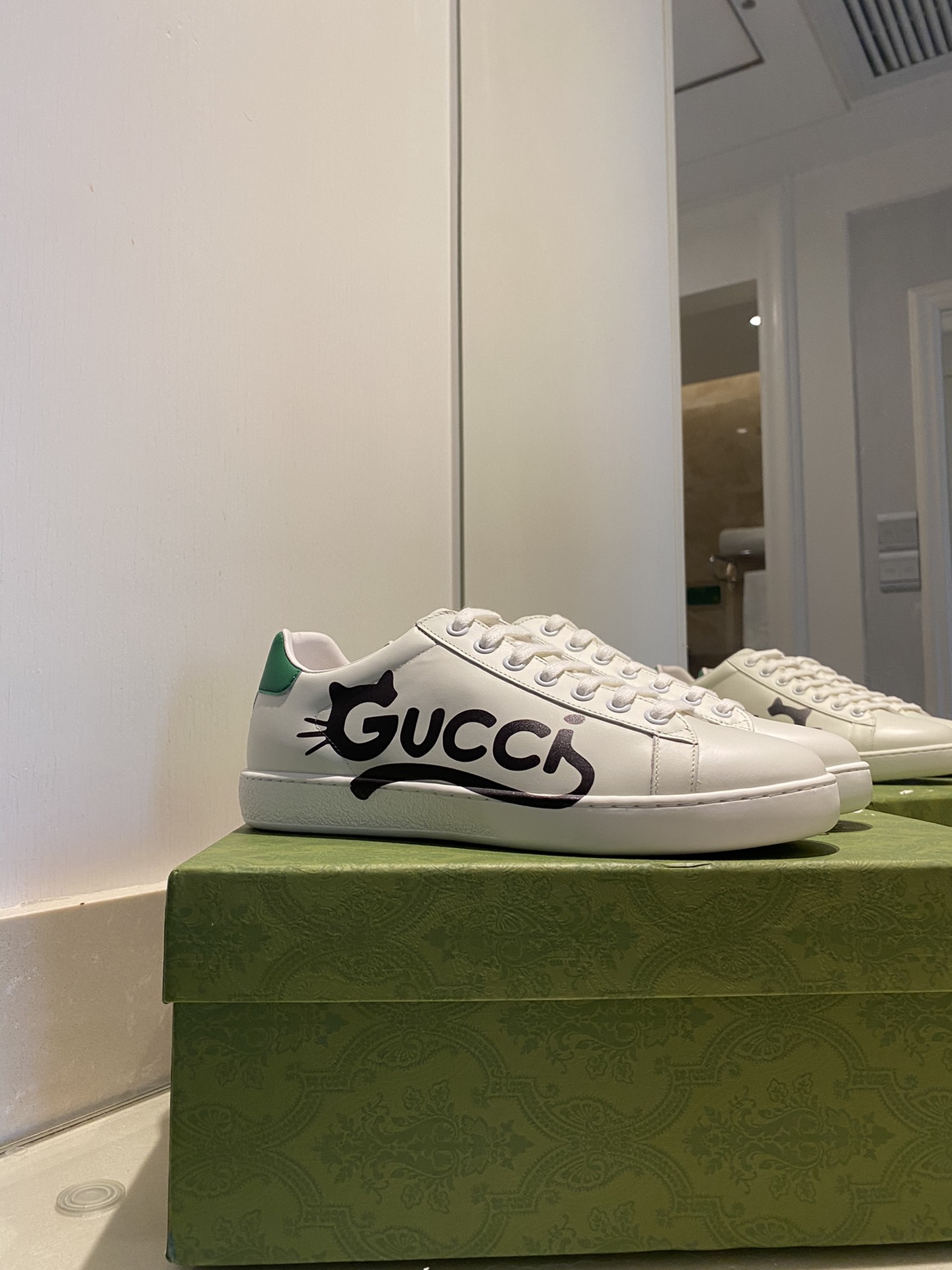Gucci Women's Ace sneaker with bee sneaker 4 - vstockx