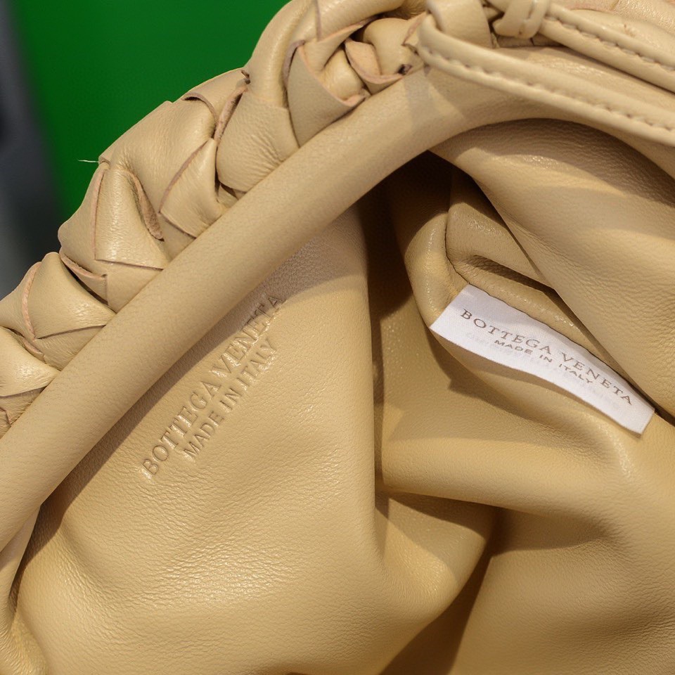 handbags Bottega Veneta The pouch size:23*13*8 - vstockx