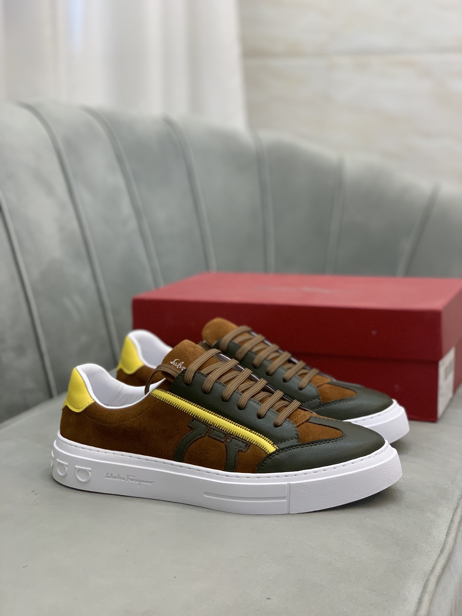 Salvatore Ferragamo Gancini Sneaker 16 - vstockx