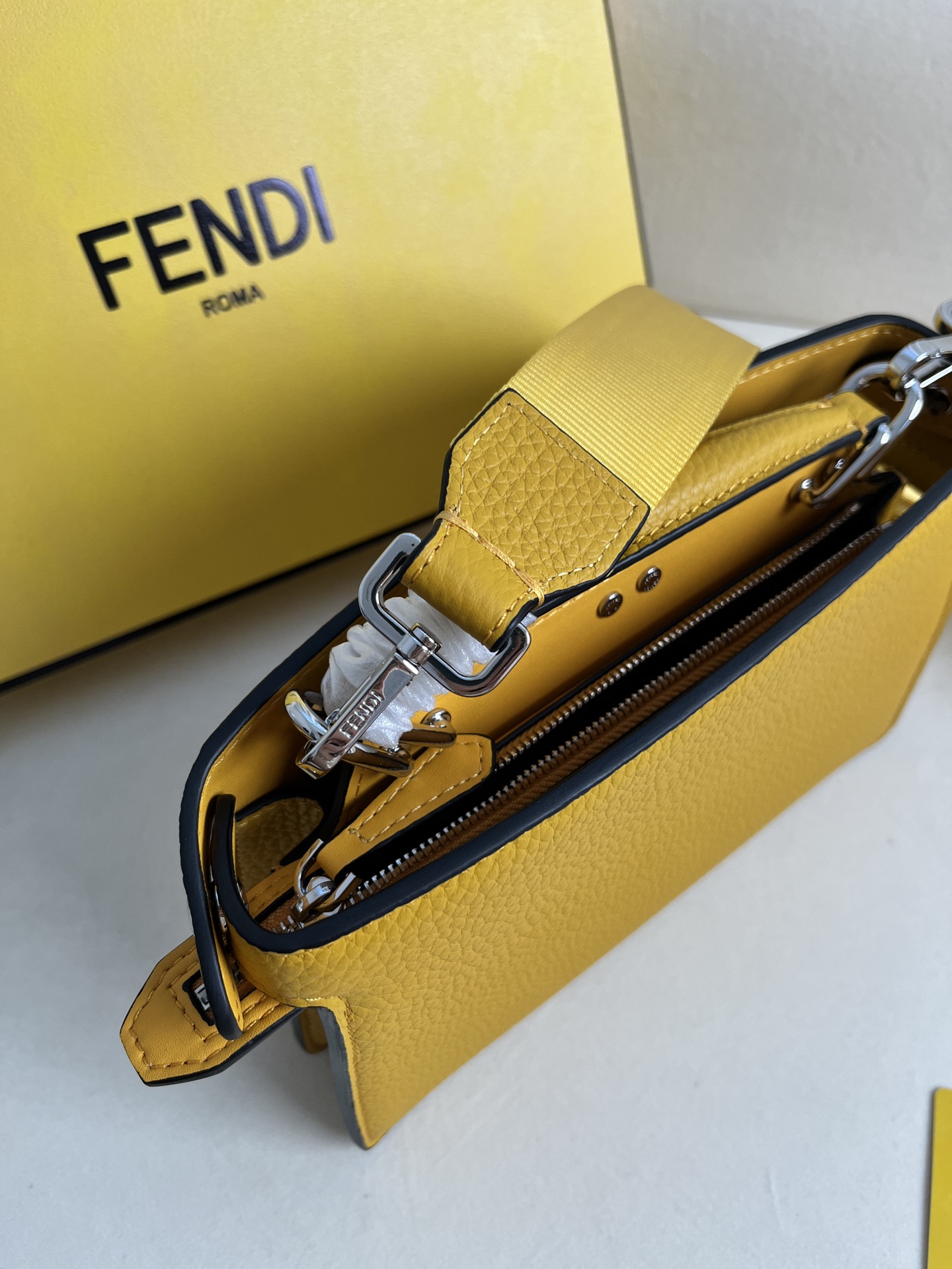 handbags FENDI 8066 size:21cm - vstockx
