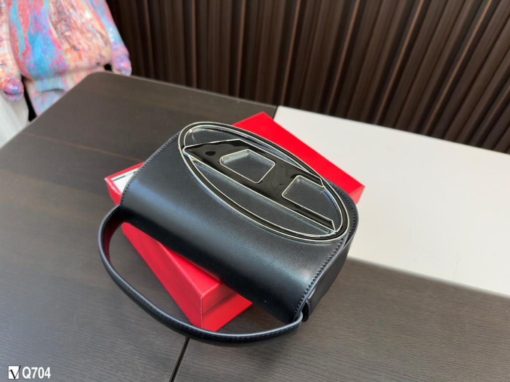 Handbag Diesel 4913 size 20*13*5.5 cm - vstockx