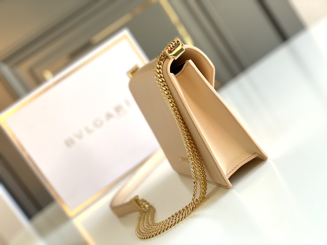 Handbags Bvlgari Sprpenti Forever size:19*13.5*6 cm - vstockx