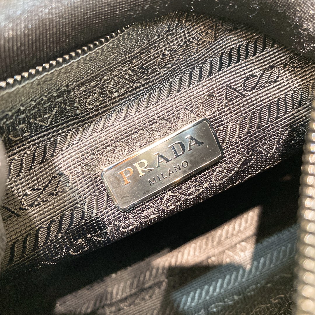 handbags prada Hobo 1NE515 re-edition 2000 Size:22*17*6 - vstockx