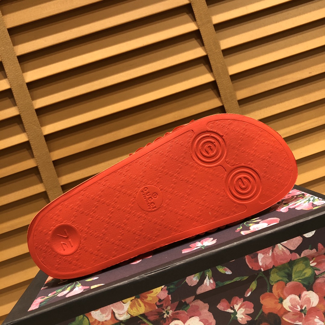 Gucci Slippers 52 - vstockx