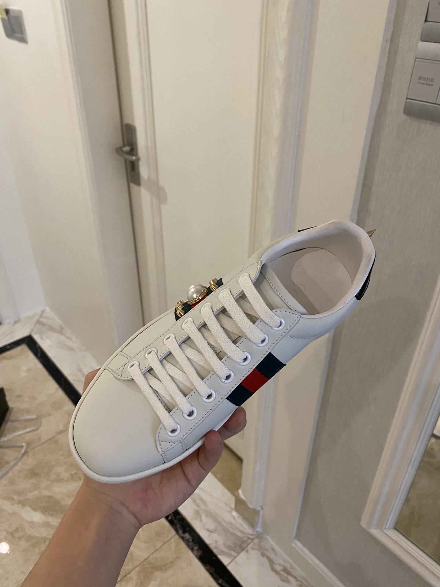 Gucci Women's Ace sneaker with bee sneaker 4 - vstockx