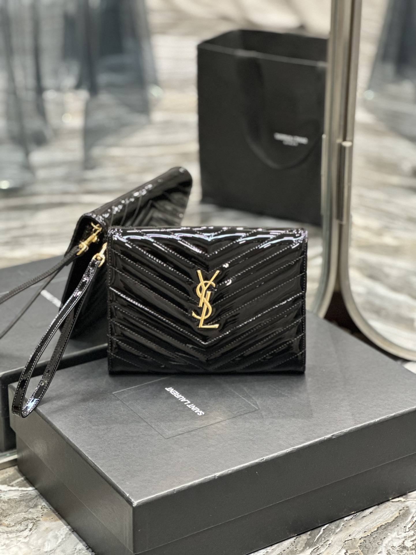 Handbags SAINT LAURENT 617662 size 21  6  3 cm - vstockx
