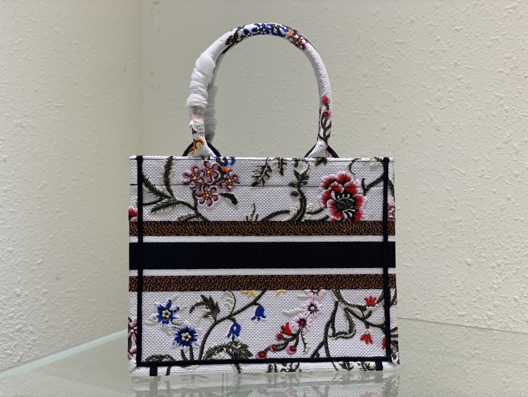 Handbag Dior 8002 size 26 cm - vstockx