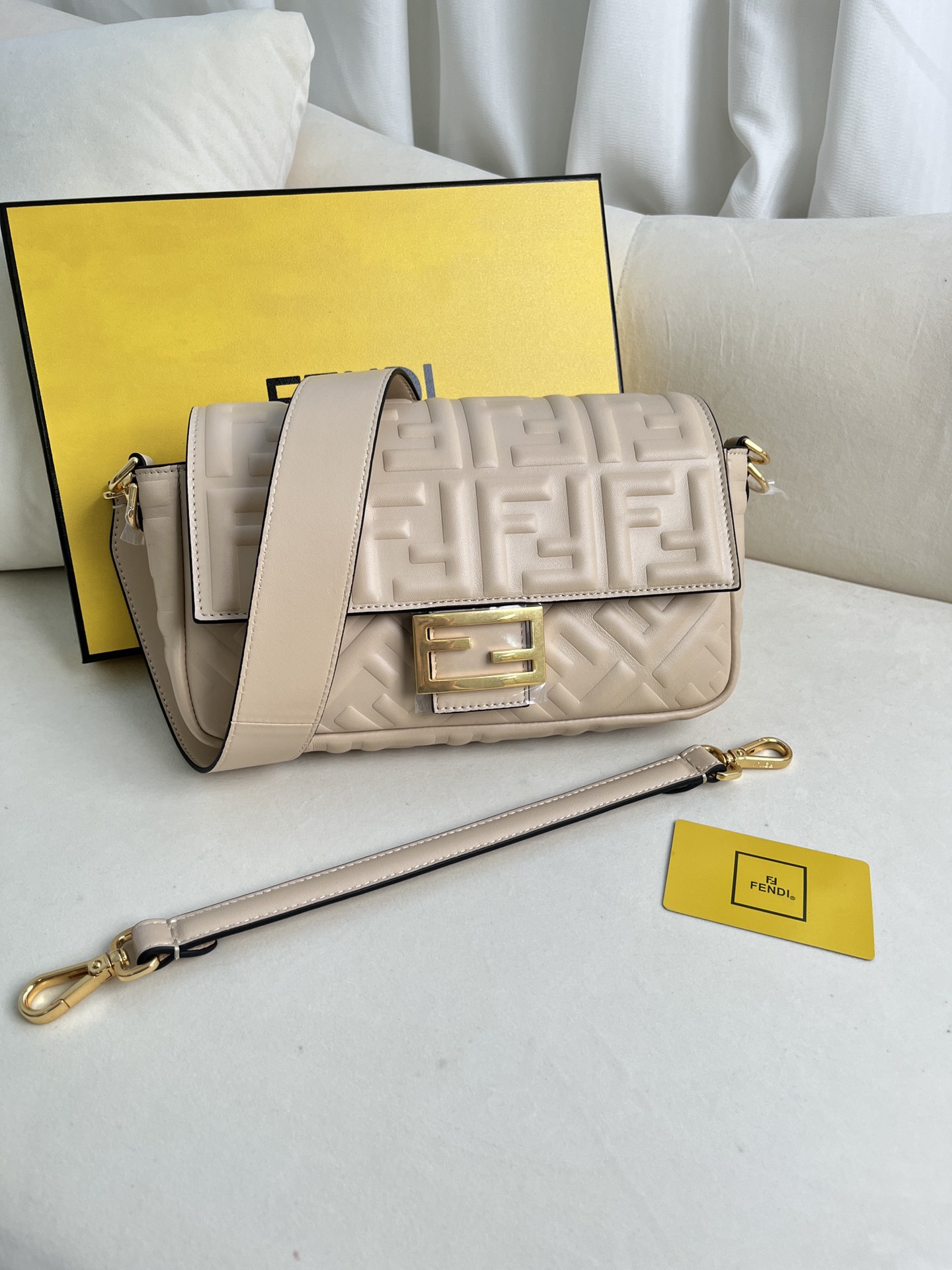handbags FENDI 211 size:27*15*6cm - vstockx