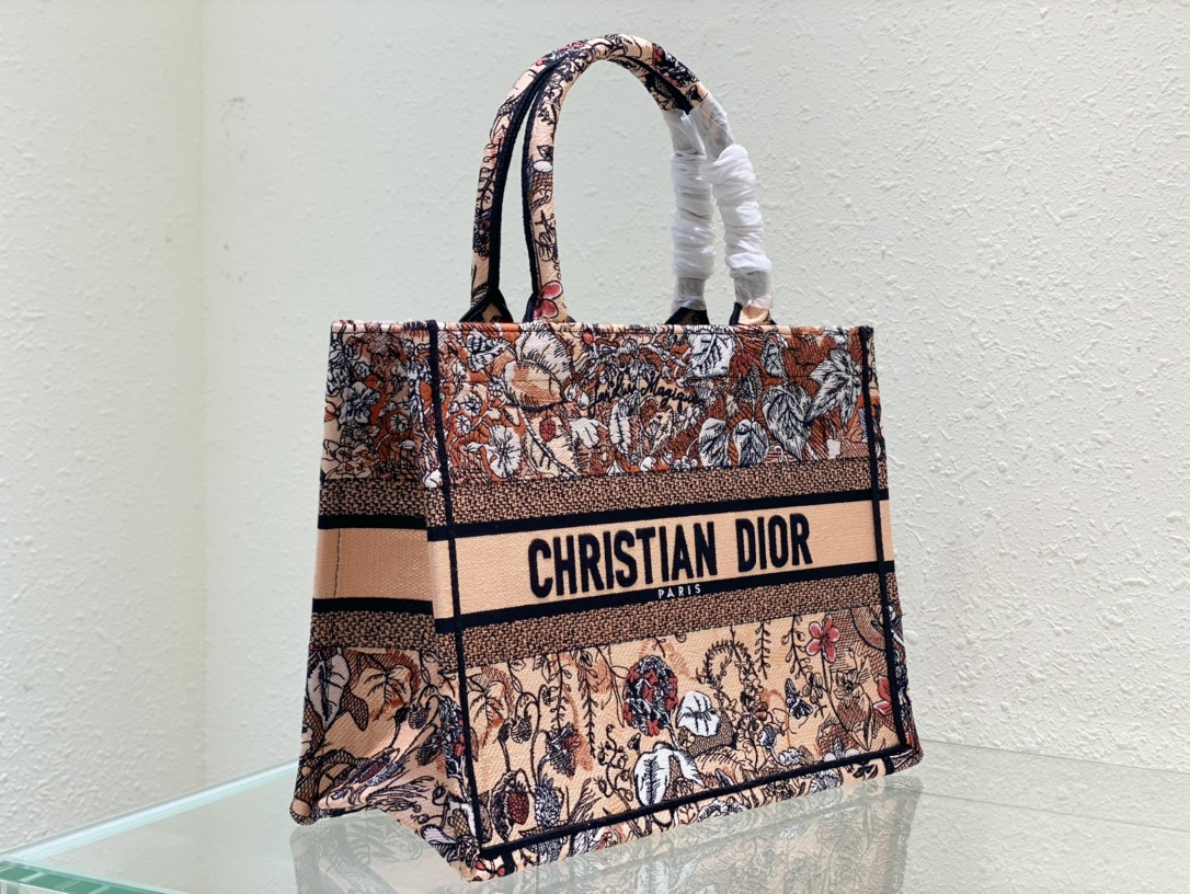 Handbag Dior 8001 size 36 x 27.5 x 16.5 cm - vstockx