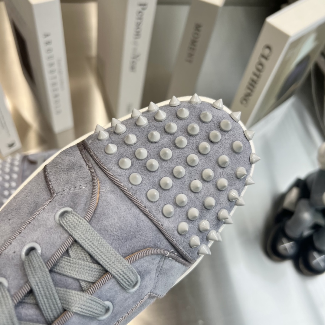 Christian Louboutin Louis Junior Spikes Orlato Flat Sneakers 69 - vstockx