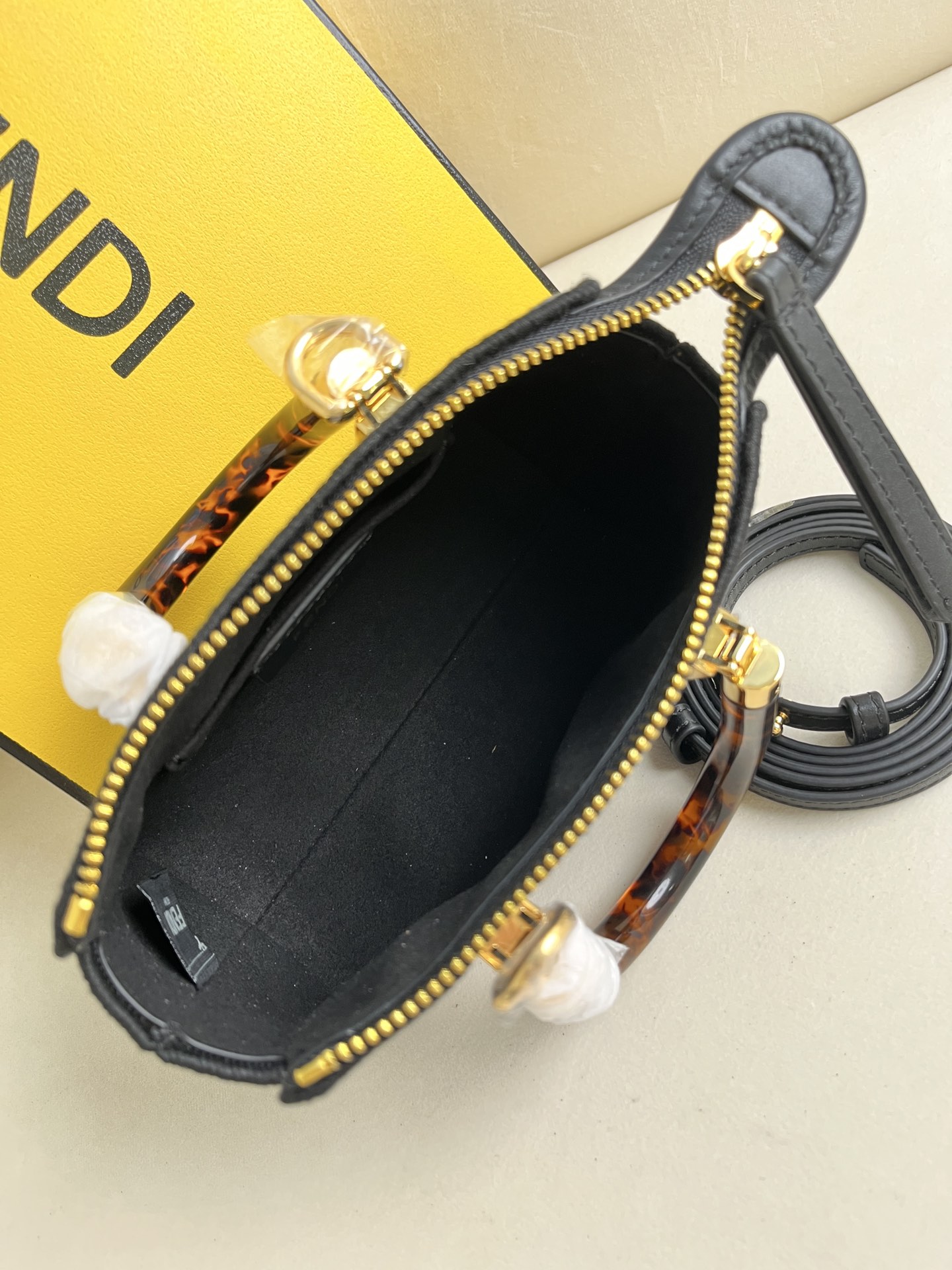 handbags FENDI 228 size:20.5*12*9cm - vstockx