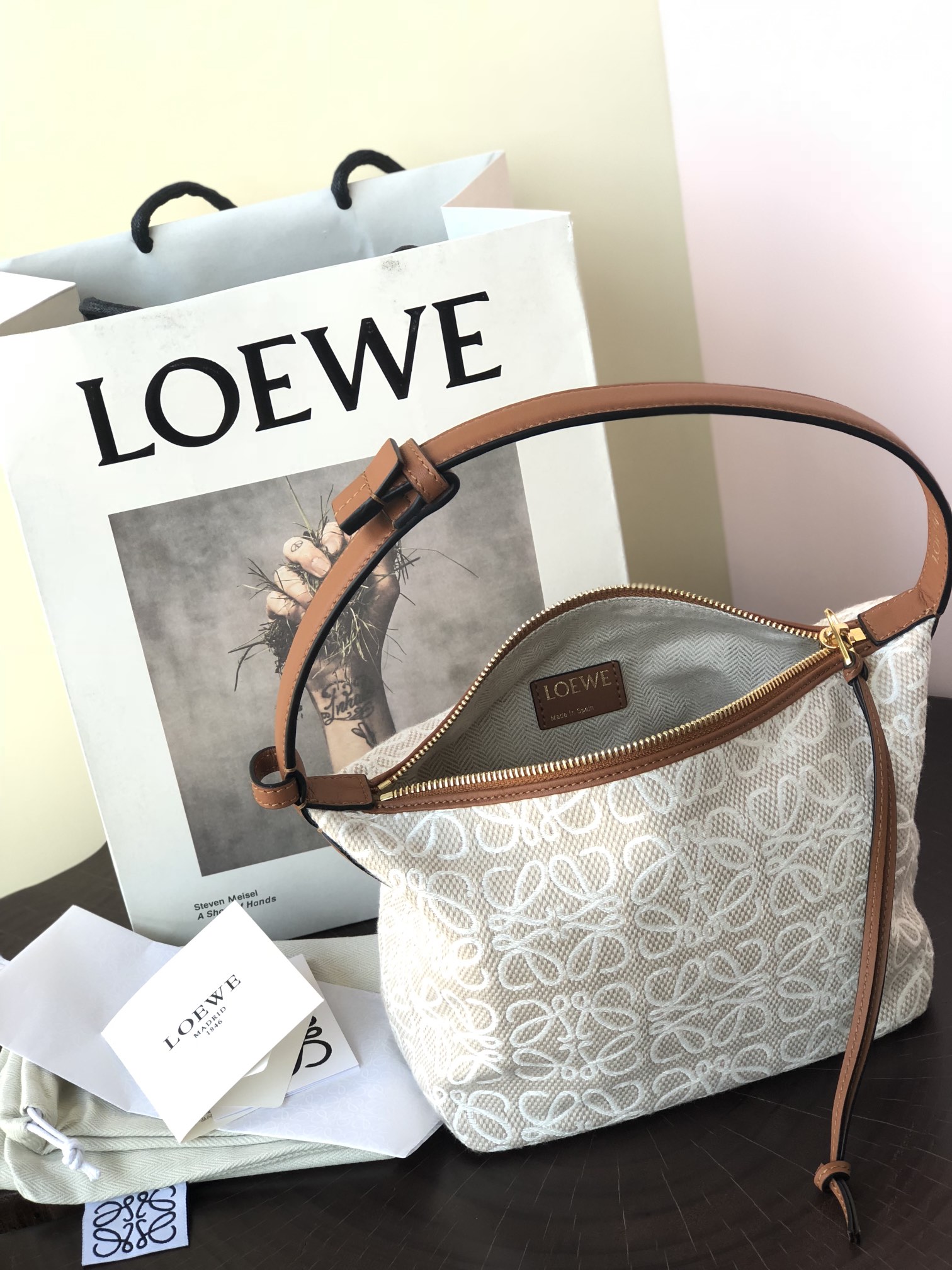 Handbags LOEWE  size:21-12-12.5 cm - vstockx
