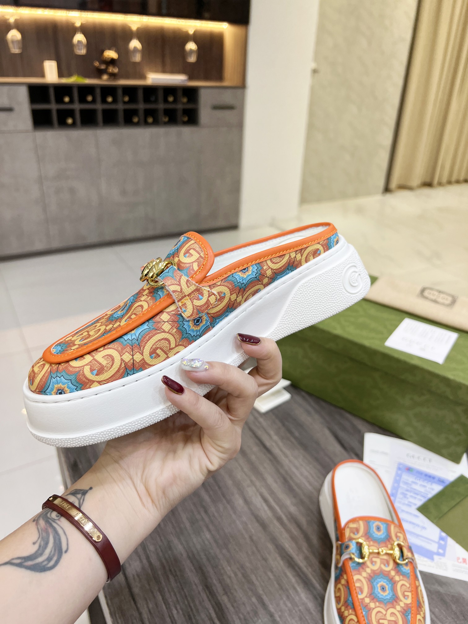 Gucci Women's WOMEN 6 - vstockx