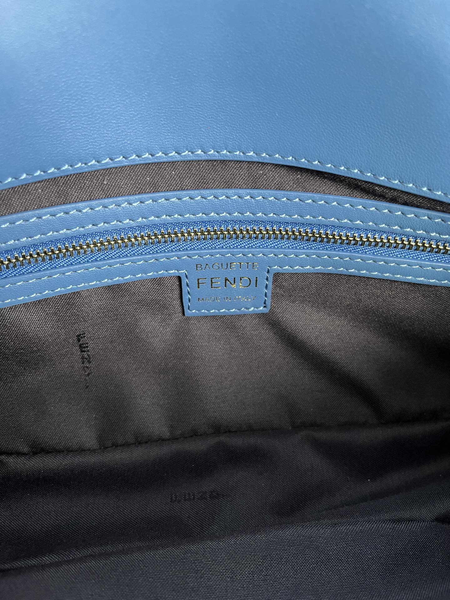 handbags FENDI 211 size:27*15*6cm - vstockx