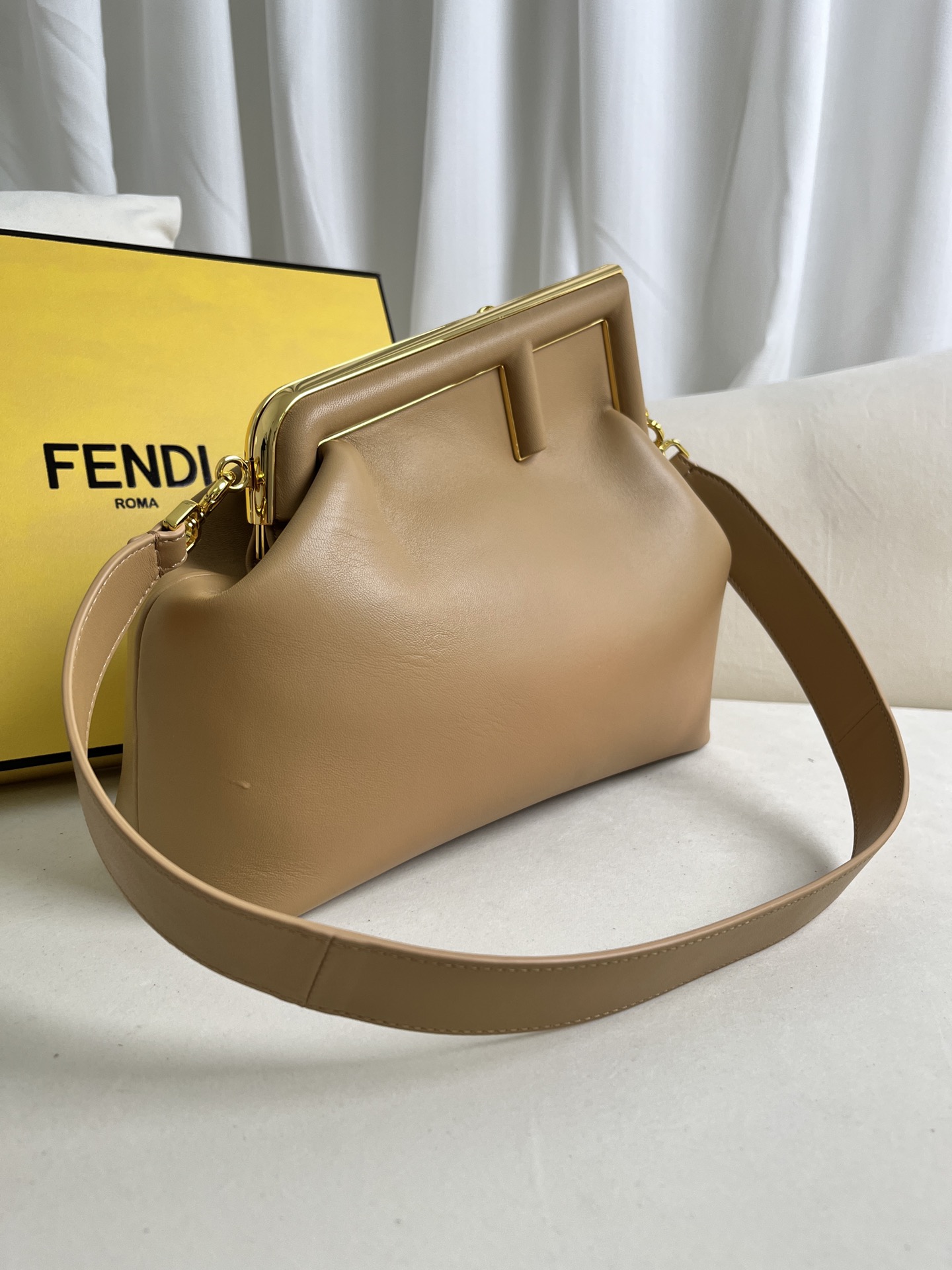 handbags FENDI 209 size:32.5*15*23.5cm - vstockx