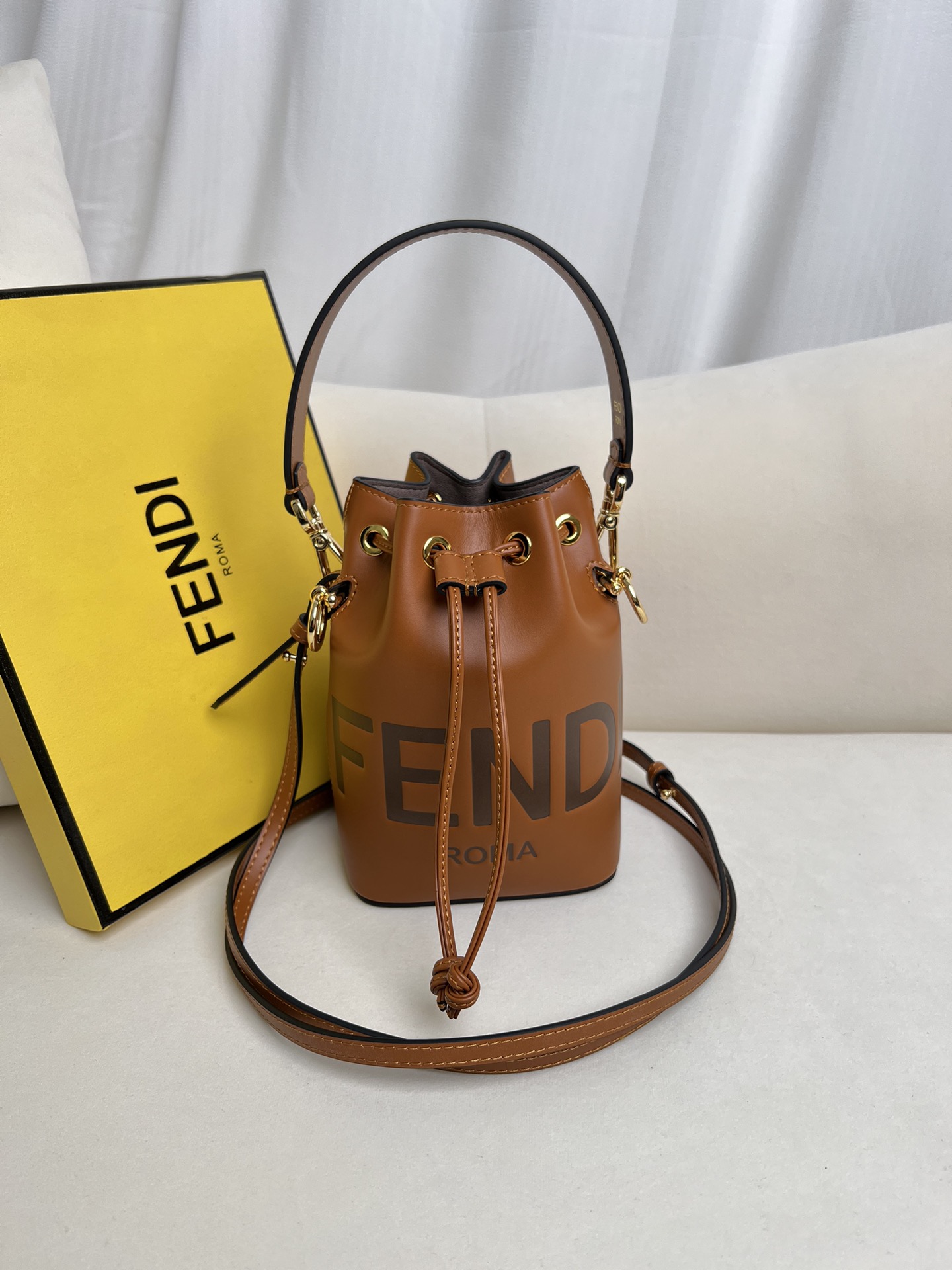handbags FENDI 226 size:12*18*10cm - vstockx
