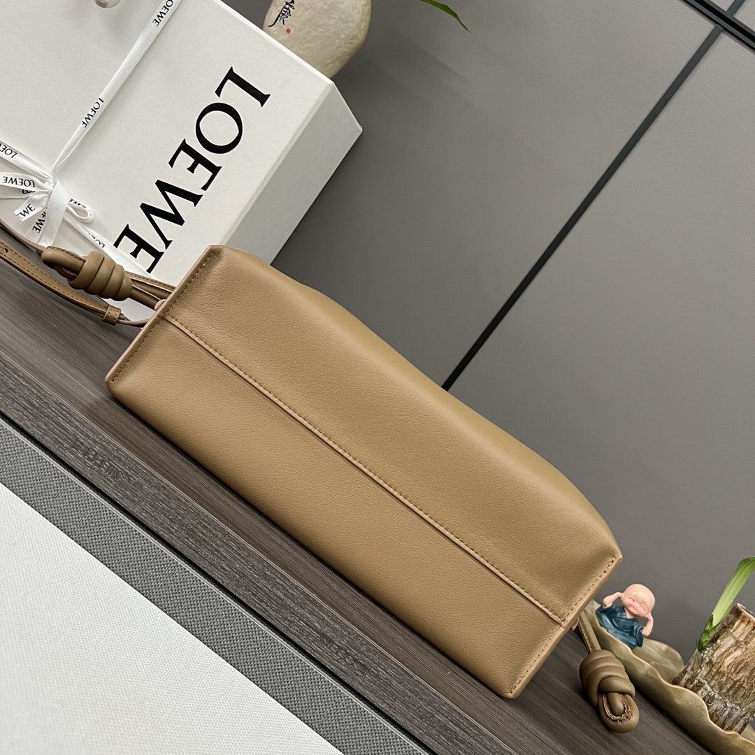 Handbags LOEWE 10856 size:30.5*24.5*10*5 cm - vstockx