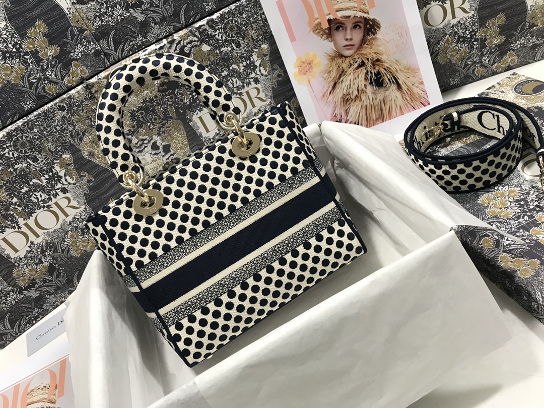 Handbag Dior M0565 24*20*11 cm - vstockx