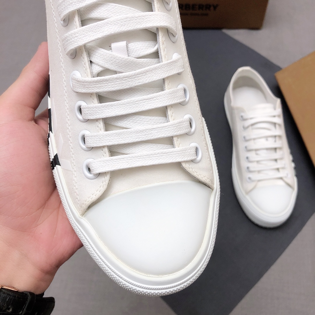 Burberry Perforated Check Sneaker 20 - vstockx