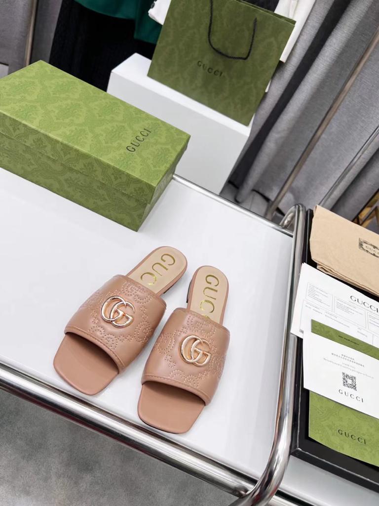 Gucci leather print slides Brown - vstockx