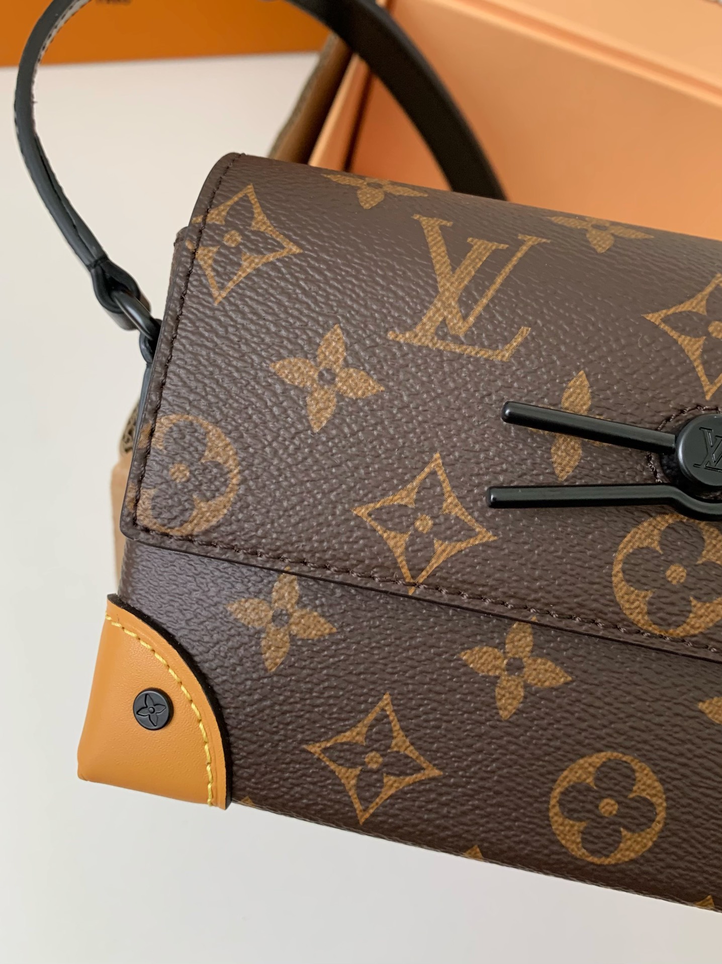 Handbags Louis Vuitton M82534 size:18*1*6.5 cm - vstockx