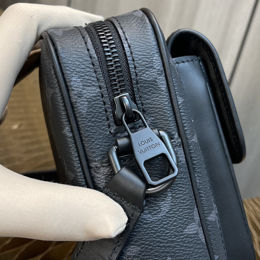 Handbag Louis Vuitton M69404 size 15x17x8 CM - vstockx