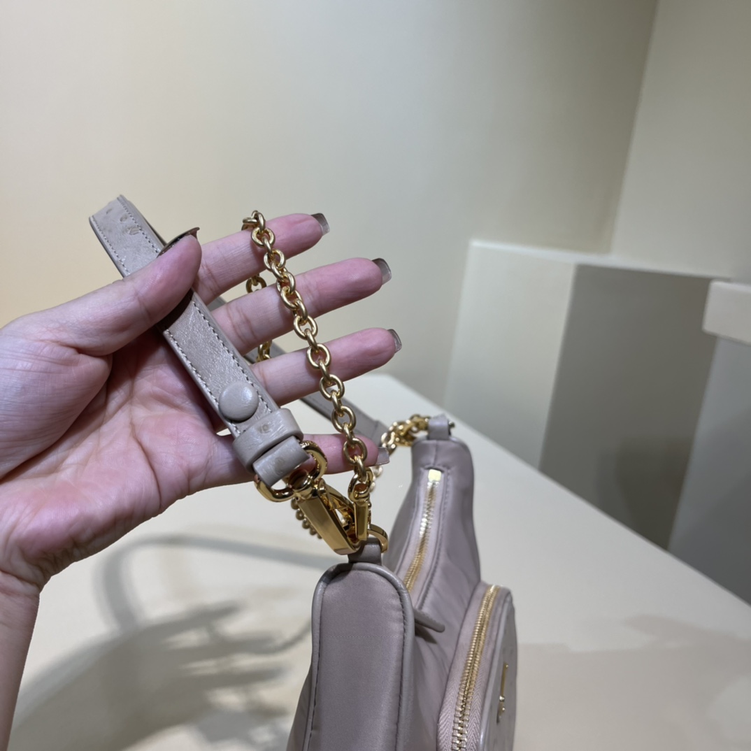 Handbags Prada 1BC198 size:22×19.5×6 cm - vstockx