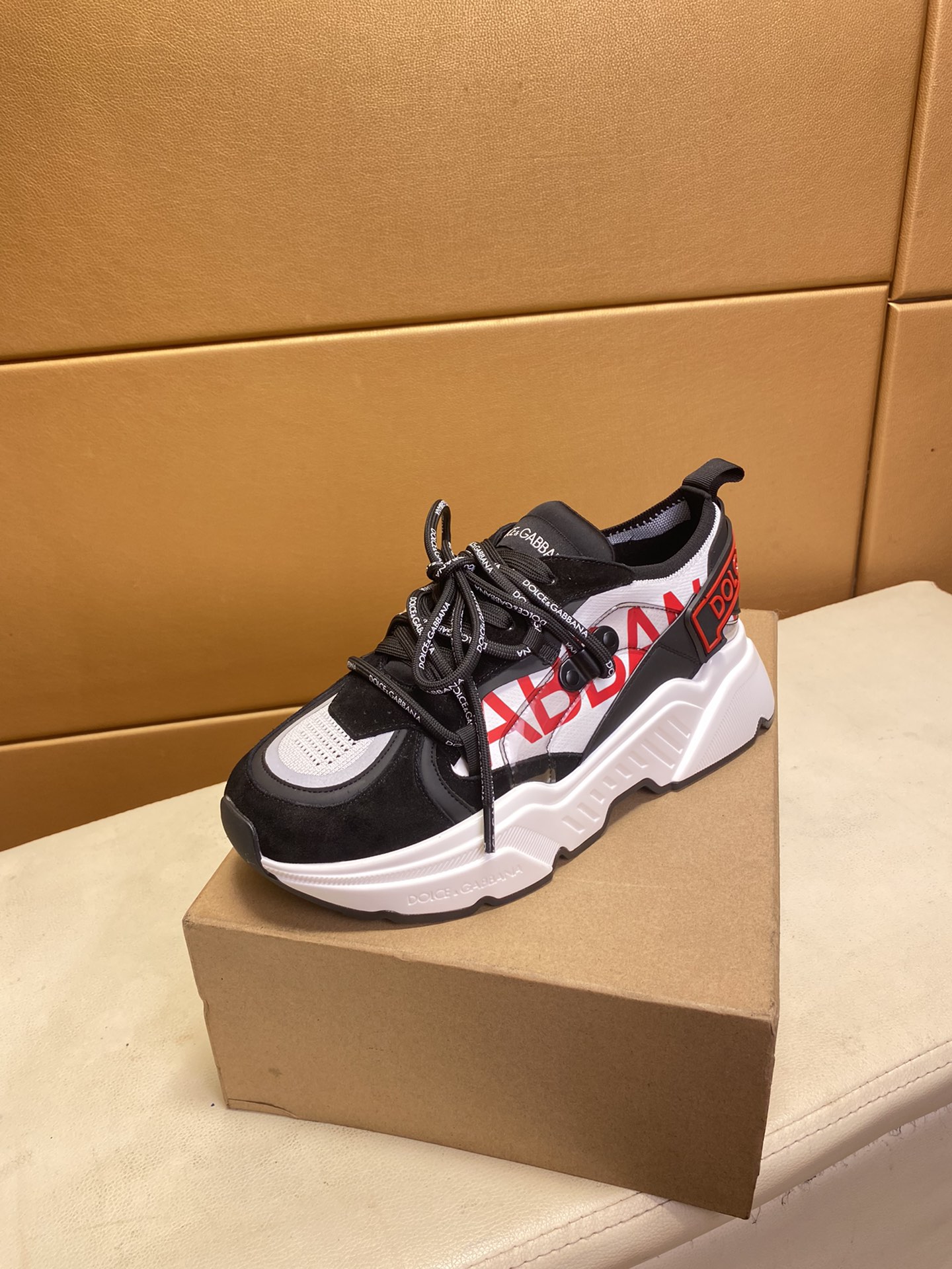 Dolce & Gabbana Low Tops Sneakers 86 - vstockx