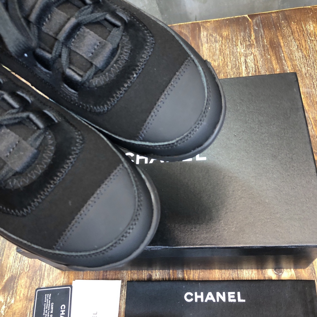 Chanel Fabric & Suede Calfskin Low Top Sneaker 14 - vstockx