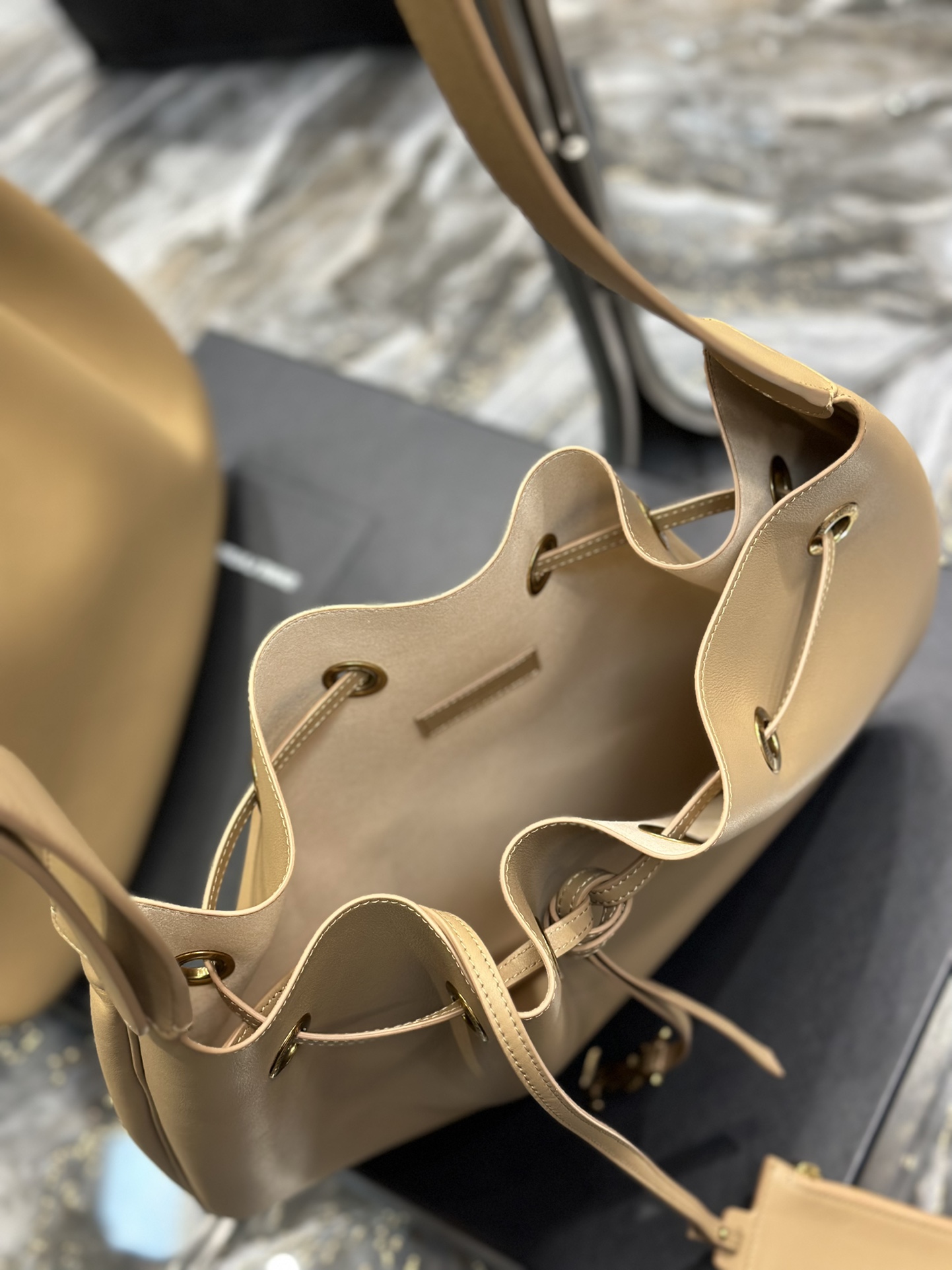 Handbags SAINT LAURENT 697941 size 44  33  2.5 cm - vstockx