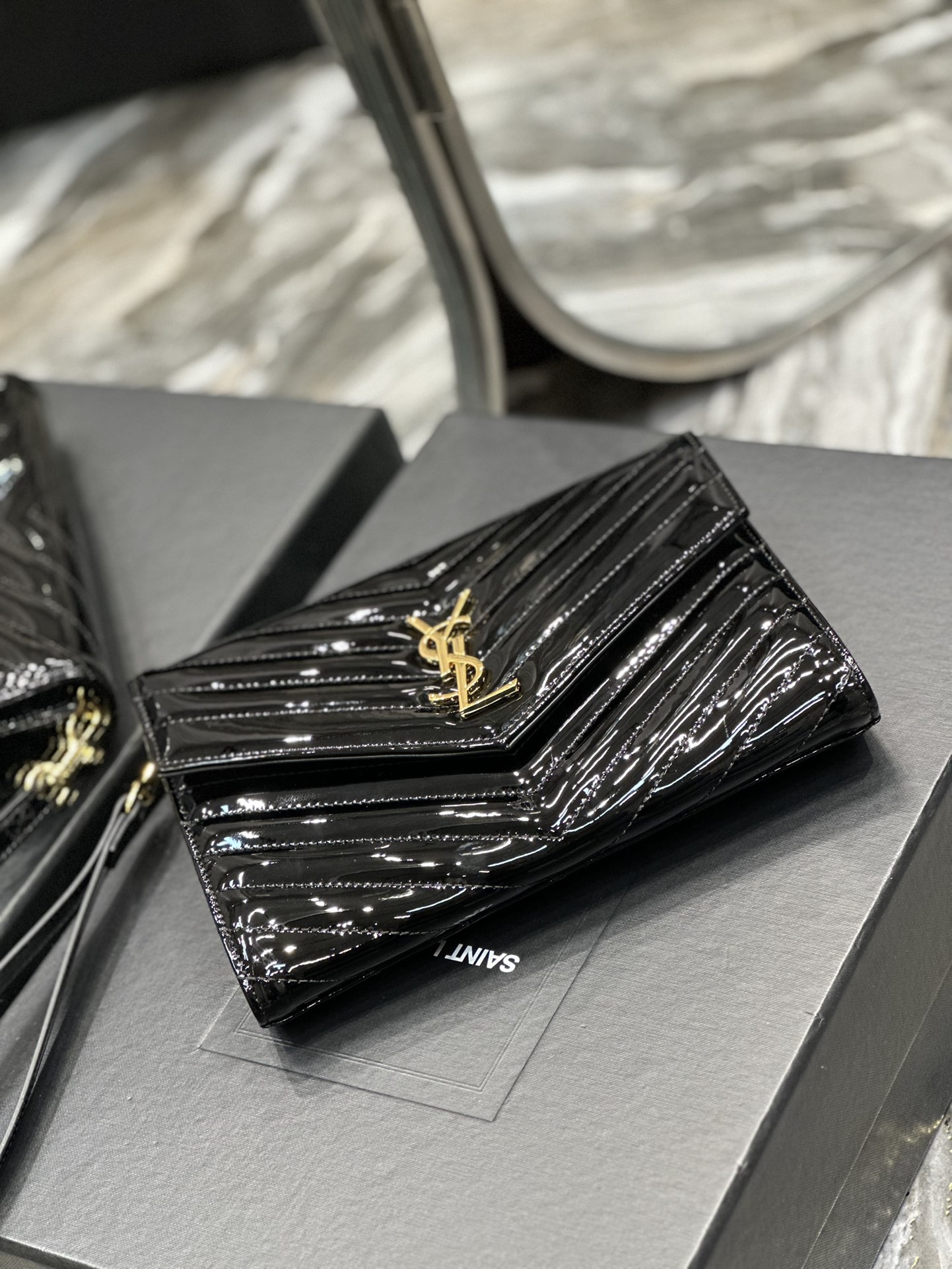 Handbags SAINT LAURENT 617662 size 21  6  3 cm - vstockx
