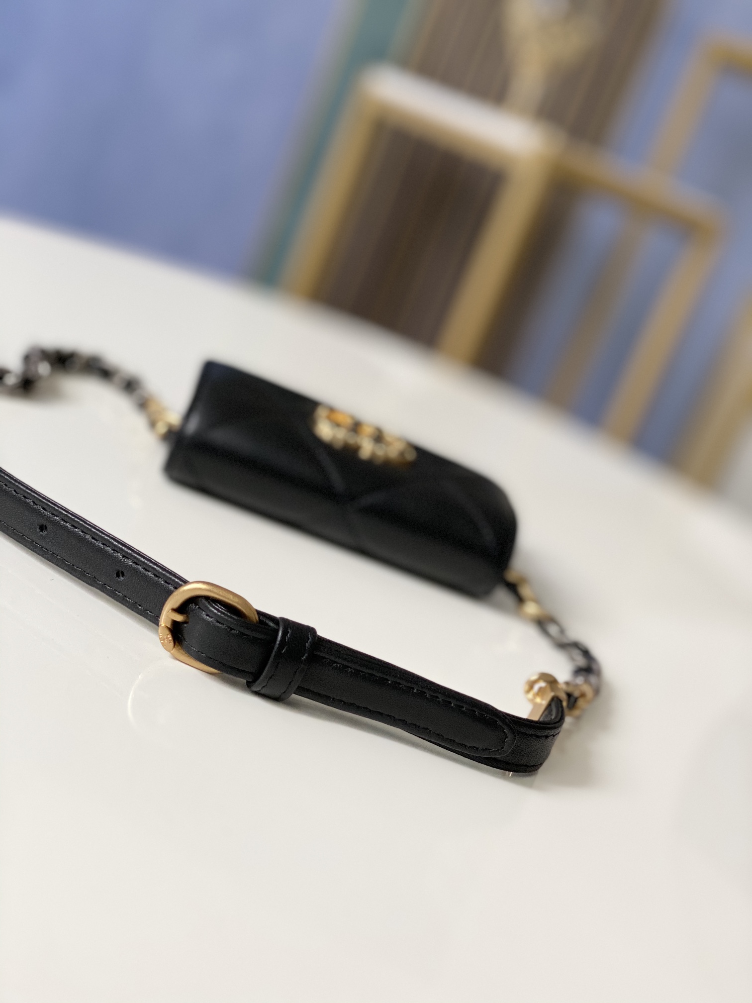 Handbag Chanel 81166 size 12 8.5 2.5 cm - vstockx