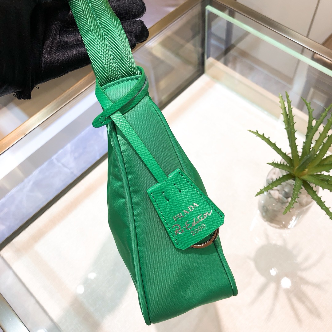 handbags prada Hobo 1NE515 Re-edition 2000 Size:22*17*6 - vstockx