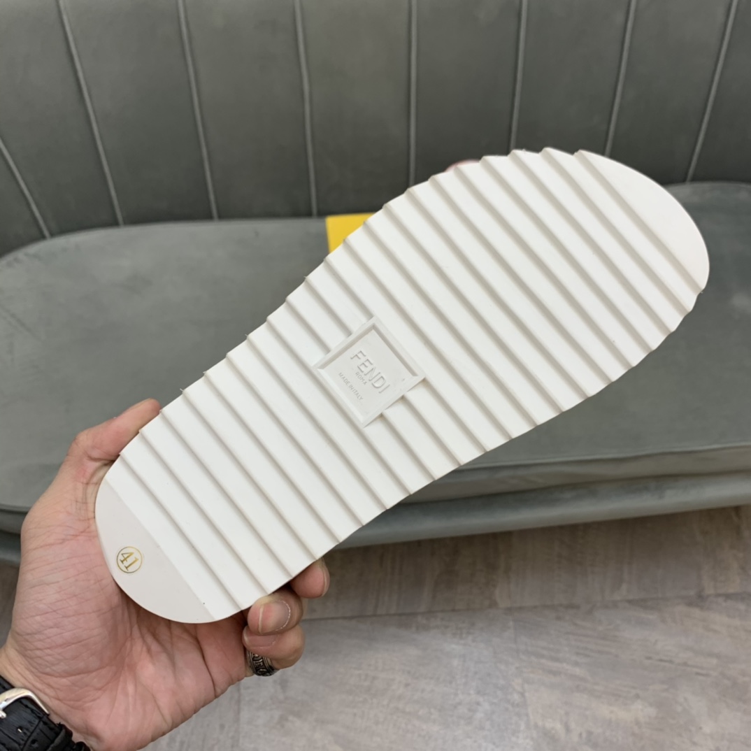 Fendi Slides 12 - vstockx