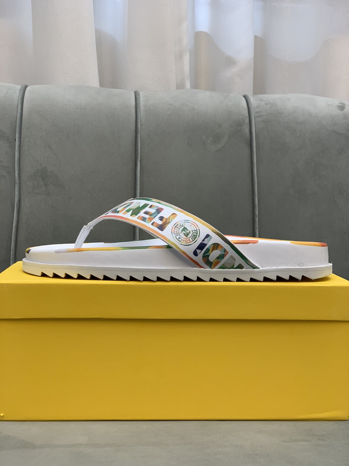 Fendi Slides 8 - vstockx