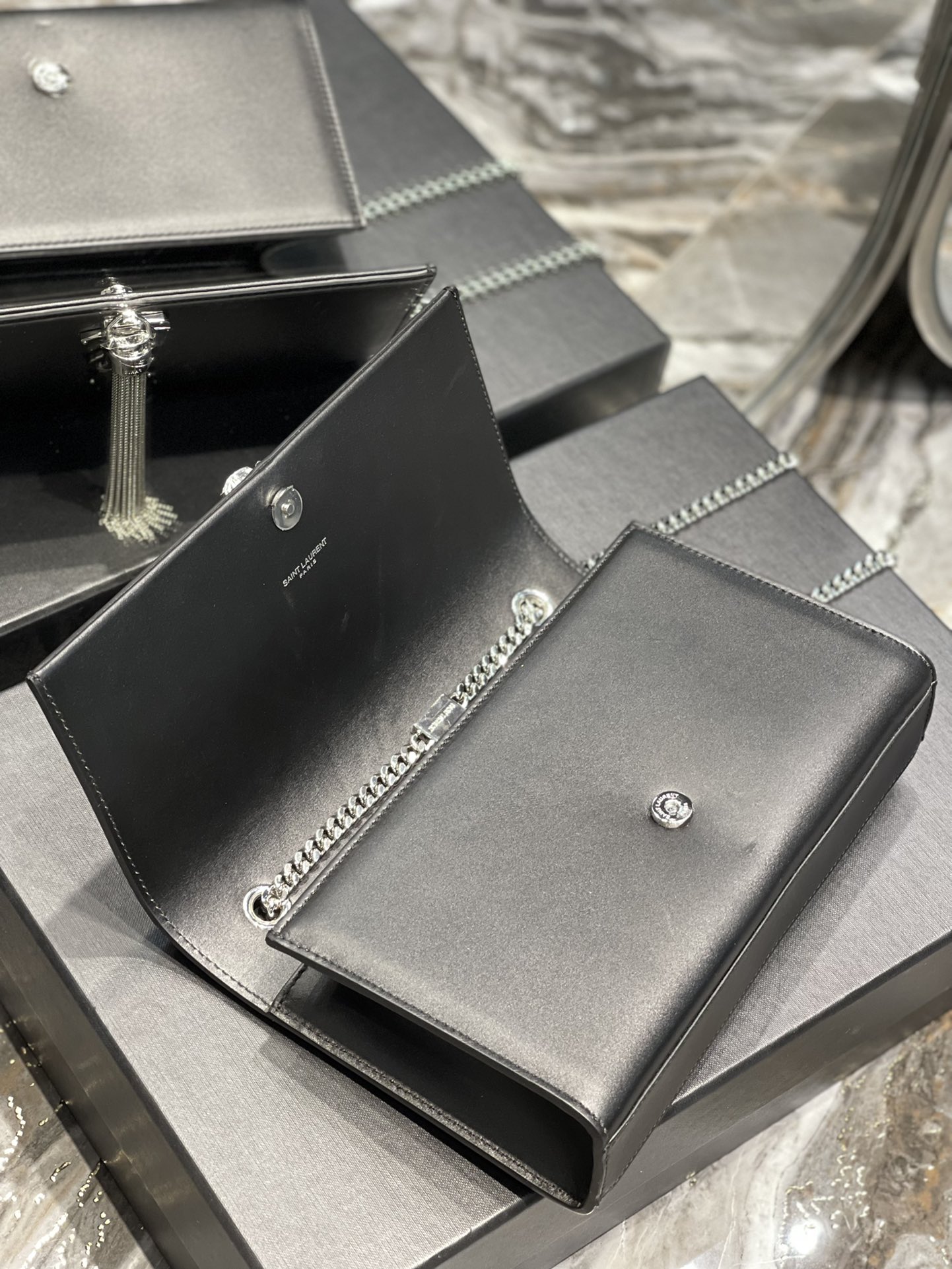 Handbags SAINT LAURENT 354119 size 24x14.5x5 cm - vstockx