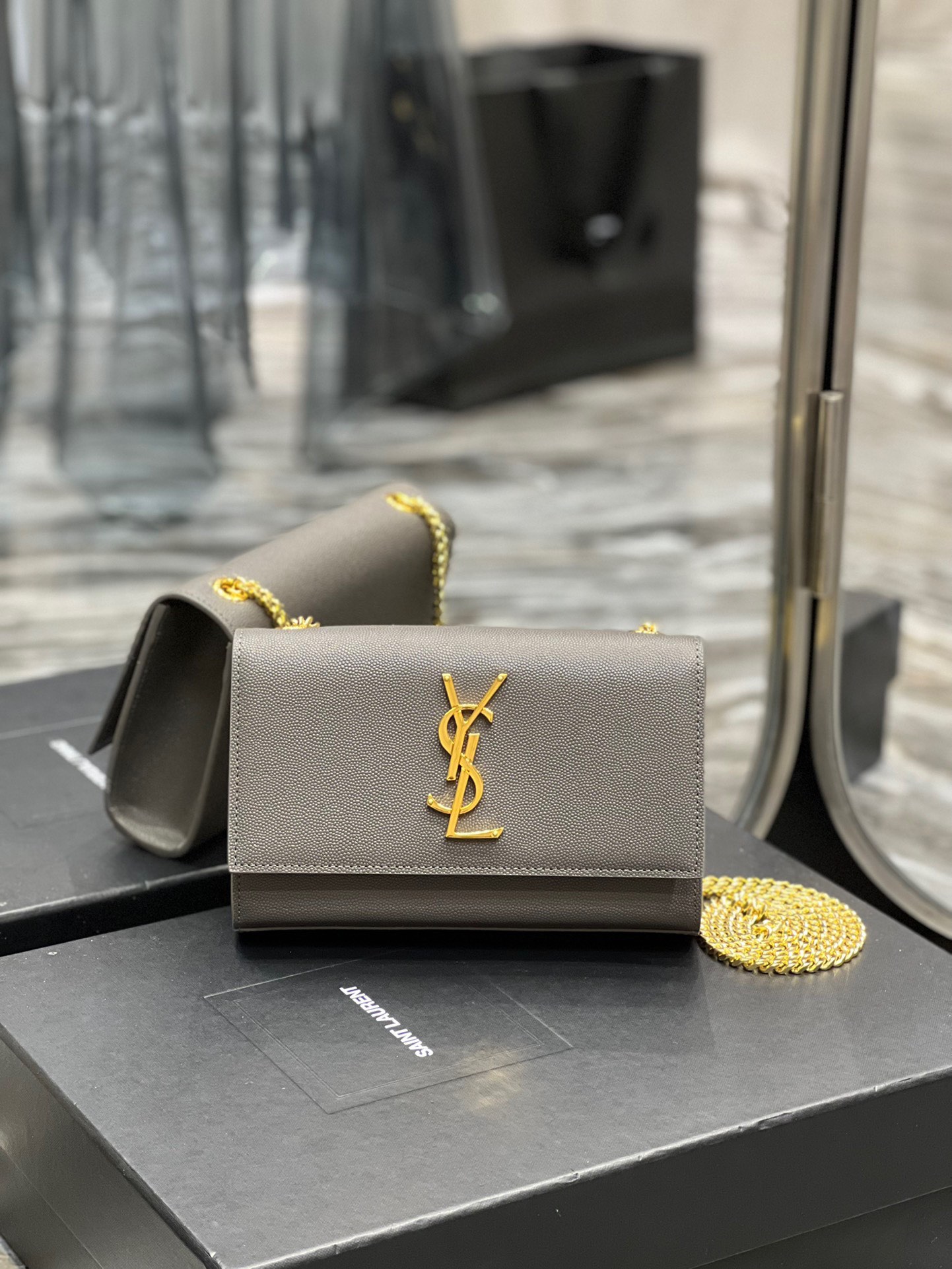Handbags SAINT LAURENT 469390 size 20x13.5x5.5 cm - vstockx