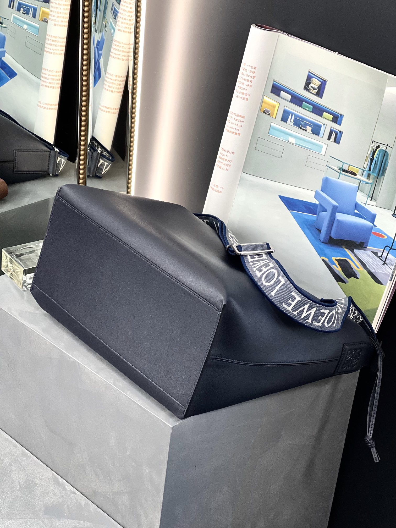 Handbags LOEWE  size:43-13.5-29 cm - vstockx