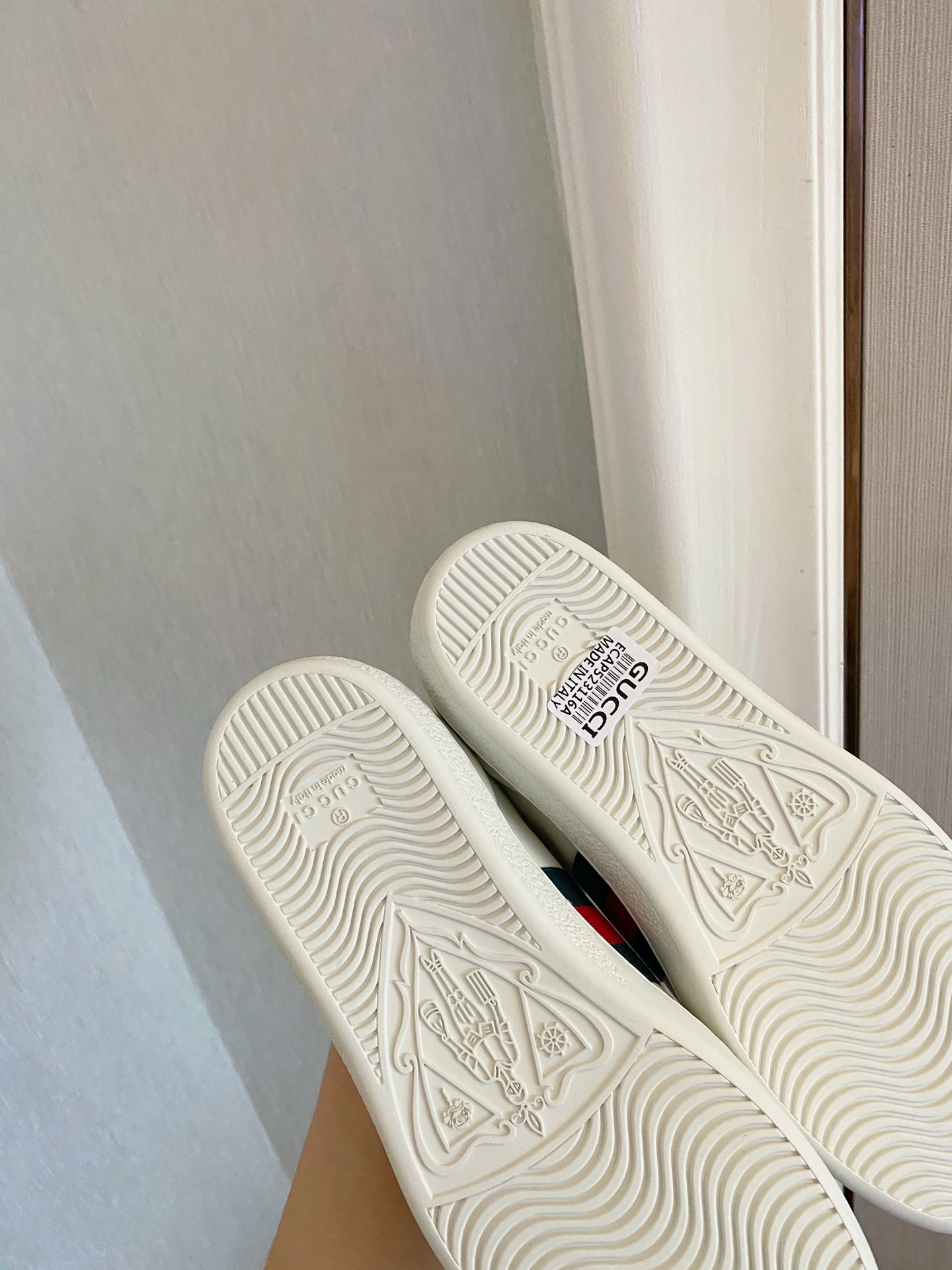 Gucci Women's Ace sneaker with bee sneaker 4 - vstockx