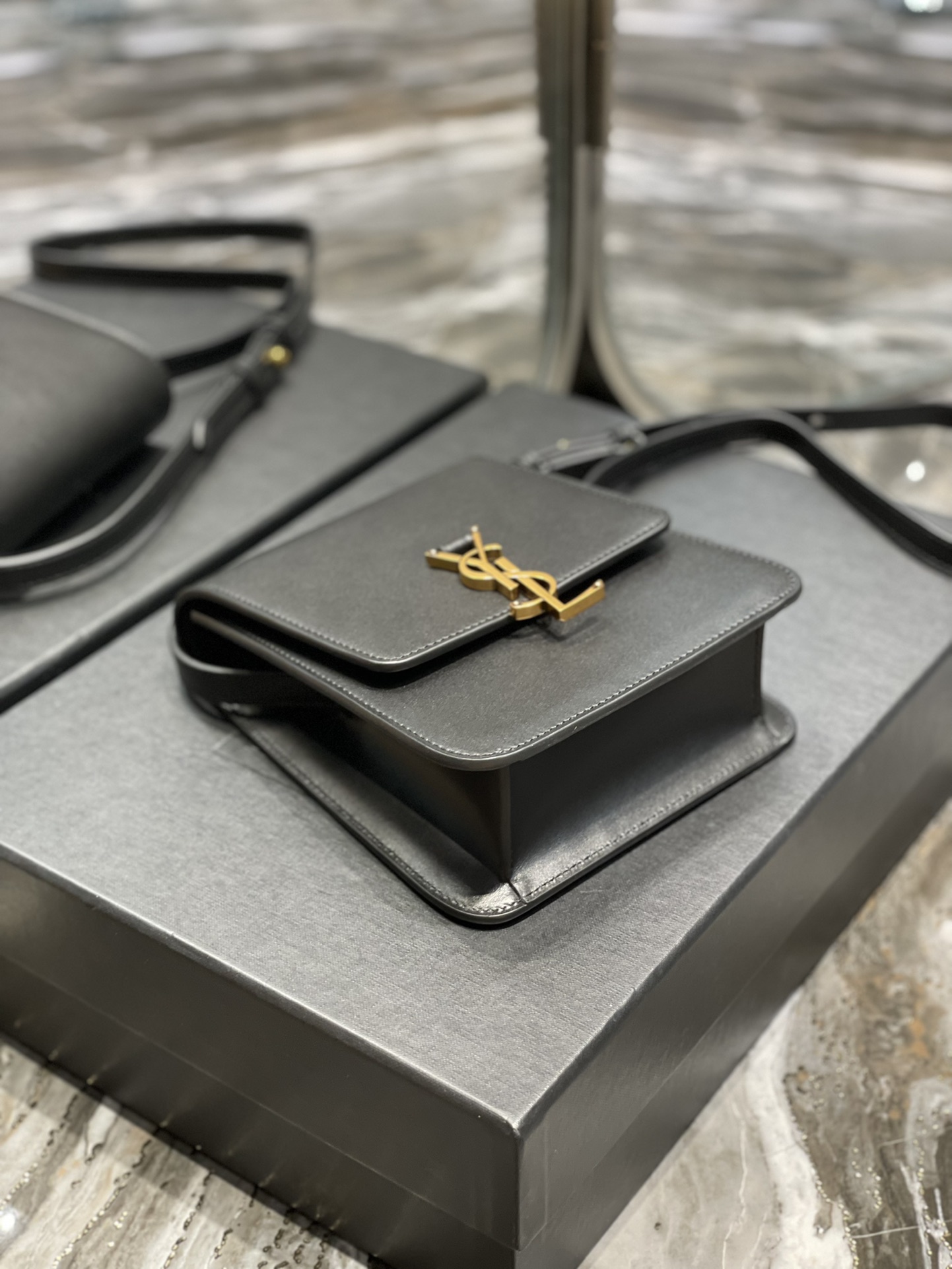 Handbags SAINT LAURENT 668809 size 16  18x6 cm - vstockx