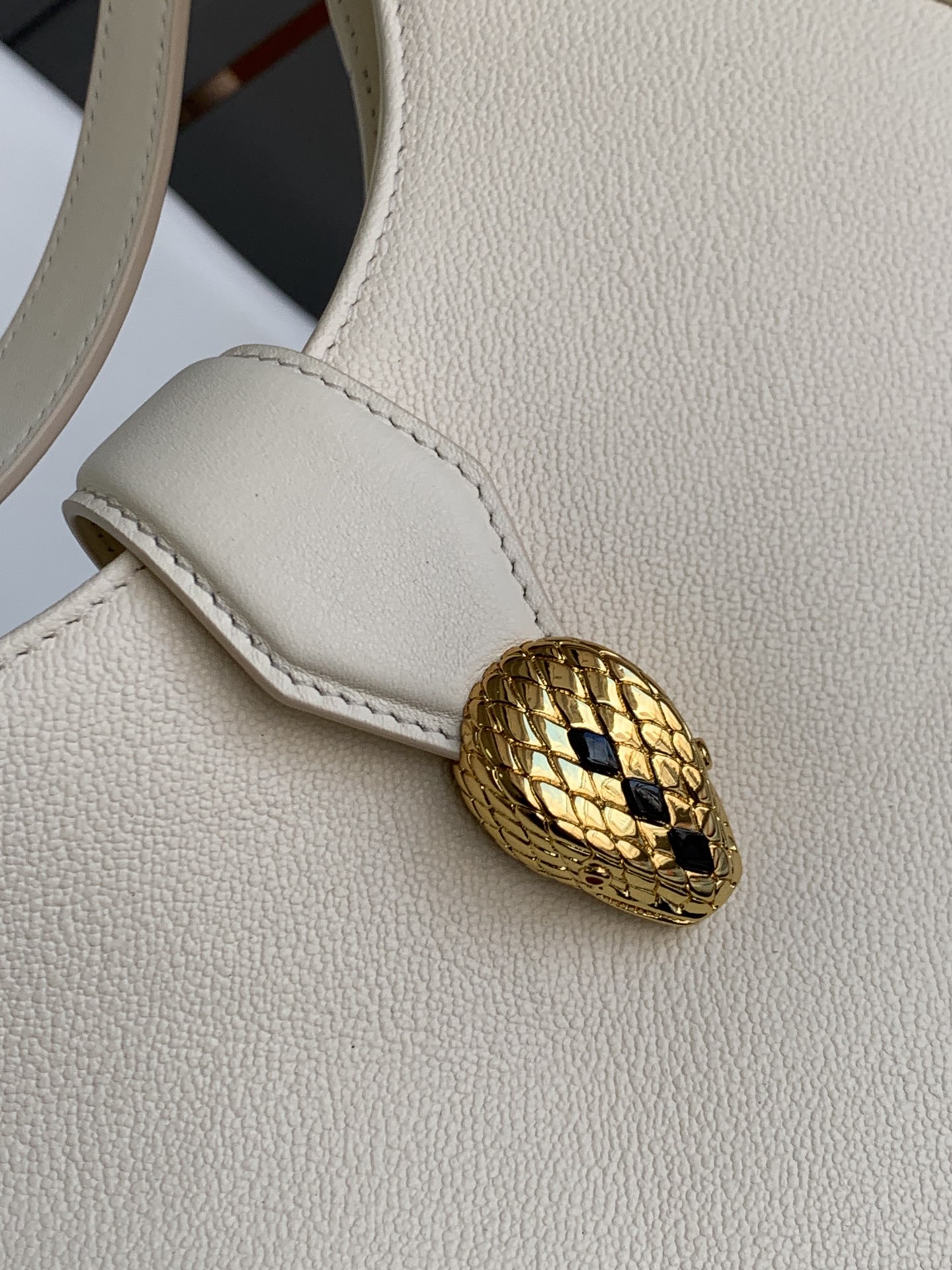 Handbags Bvlgari 2916400511 size:25.5*25*5.5 cm - vstockx