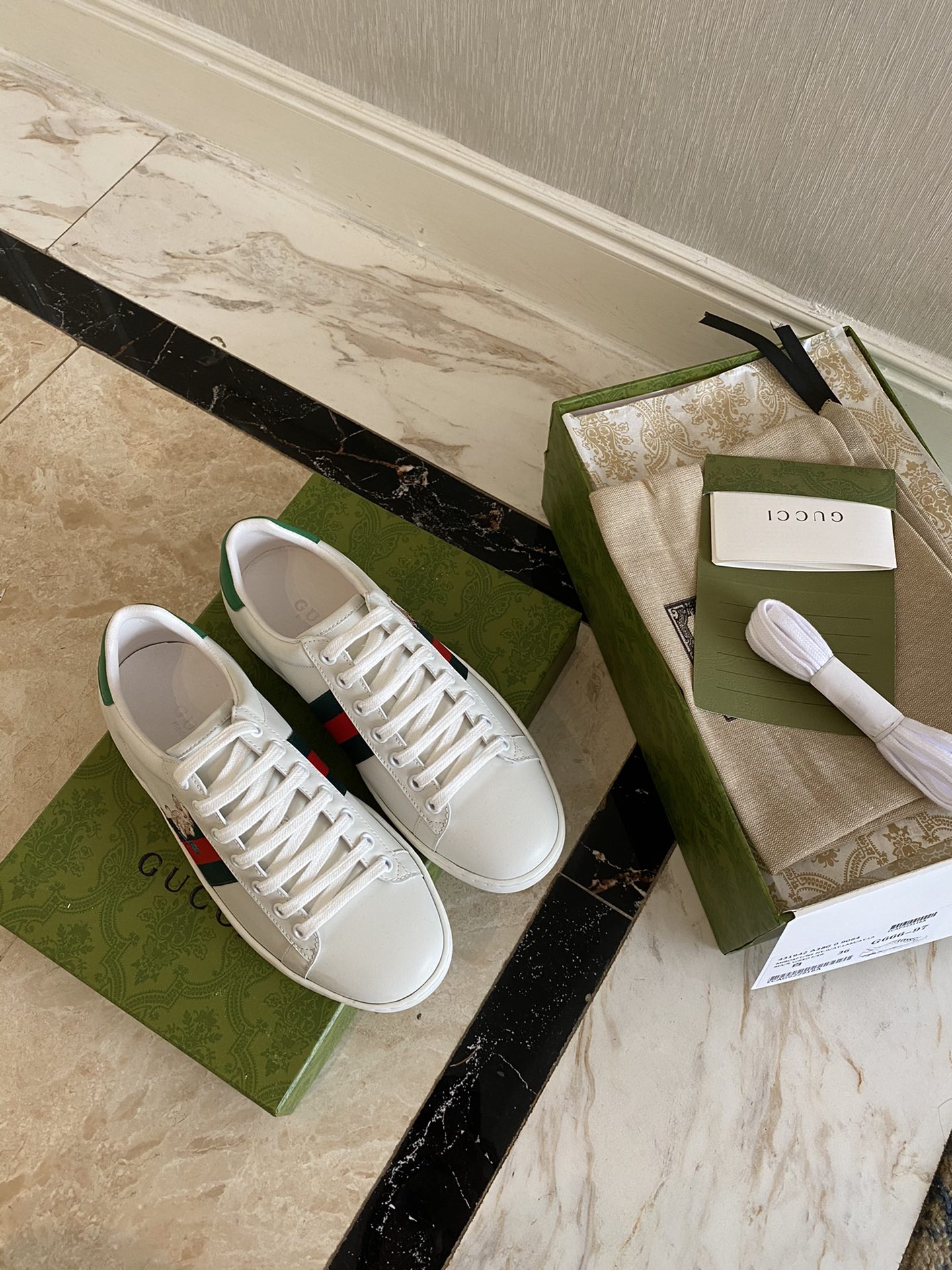 Gucci Women's Ace sneaker with bee sneaker 4 - vstockx